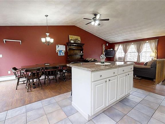 4th image of 57 King Arthur Dr