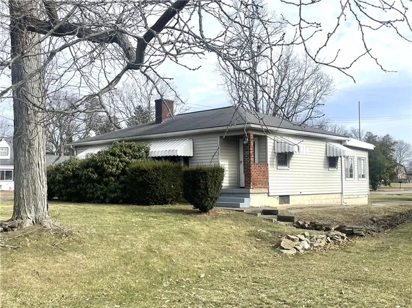 126 Chippewa Dr, Beaver Falls, PA 15010