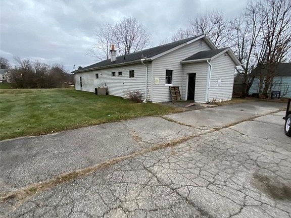 2nd image of 306 Lee Ln