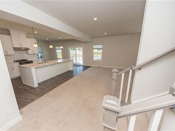 5th image of 113 Horseshoe Dr