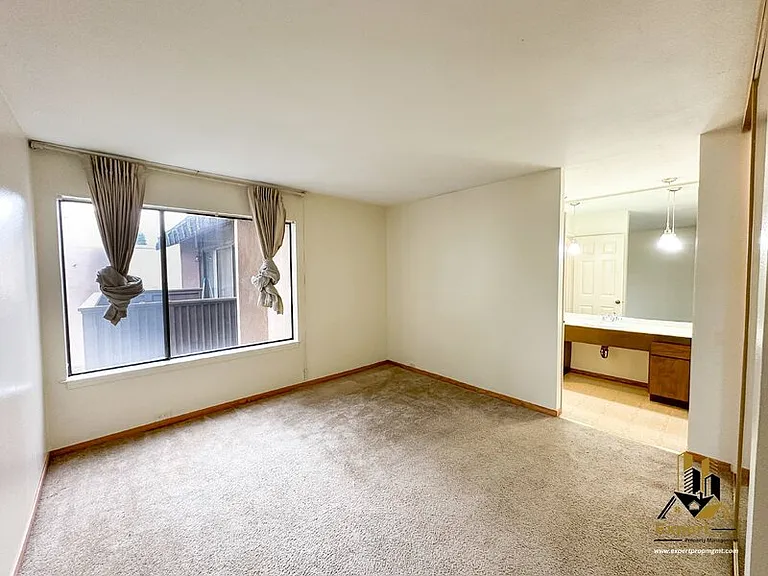2200 Woodside Ln #5 — Photo 6