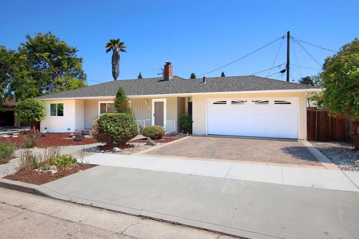 160 Hollywood Ave photo 1