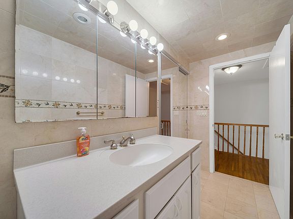 4th image of 68 Briarwood Ave