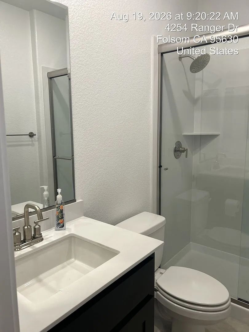 Gorgeous four bedroom two bath home — Photo 3