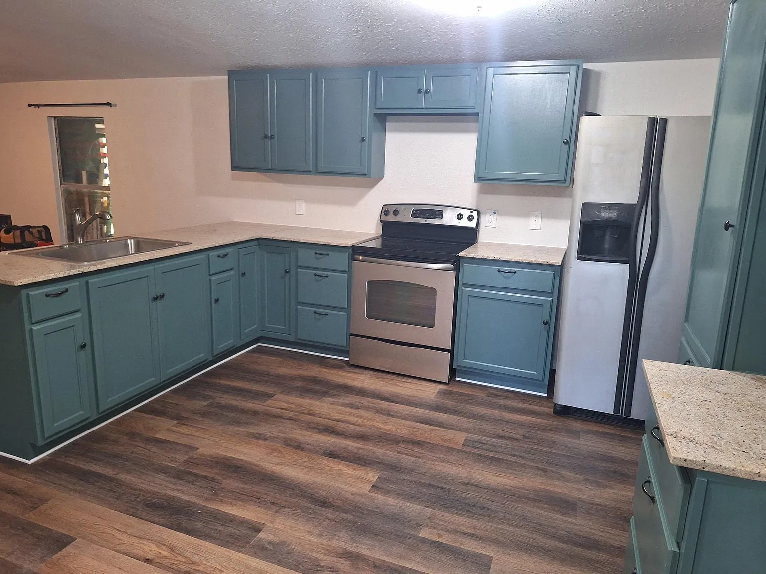 3 bed, 2.0 bath, $1,300 — Photo 2