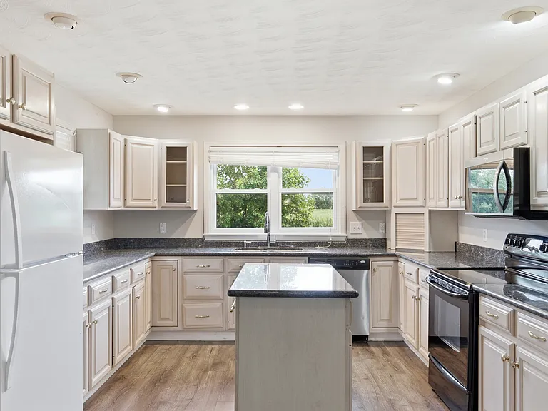 1041 N US Highway 421 — Photo 12