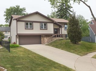 5922 Clarendon Ct, Hanover Park, IL 60133