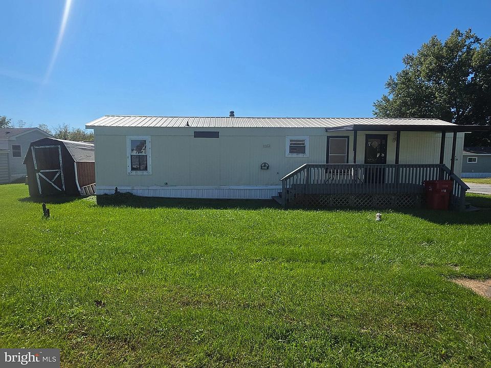 1st image of 864 Aspen Ave