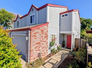 16 Town Square Pl, Oakland, CA