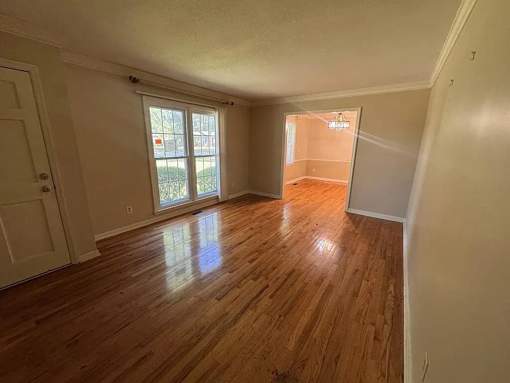 3 bed, 2.0 bath, 1583 sqft, $1,900 — Photo 2