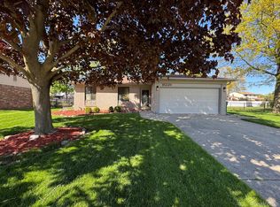18229 Ash Creek Dr, Macomb, MI 48044