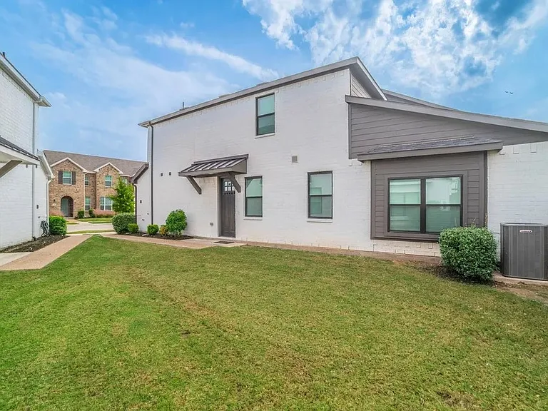 1278 Lamar Dr — Photo 3