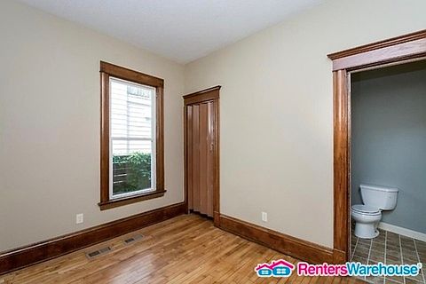 5th image of 1418 Fremont Ave N #1