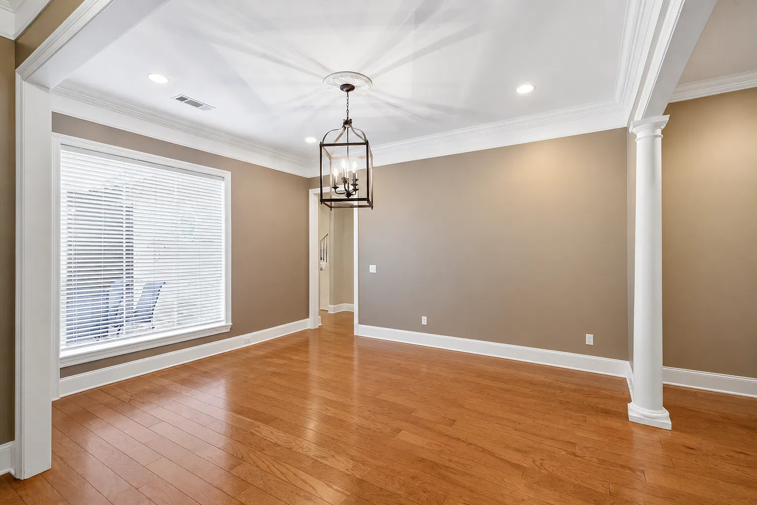 4 bed, 3207 sqft, $2,700 — Photo 3