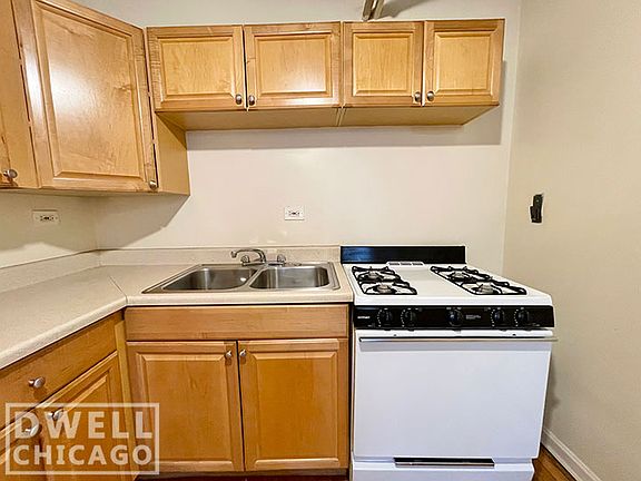 2nd image of 2950 N Seeley Ave #G