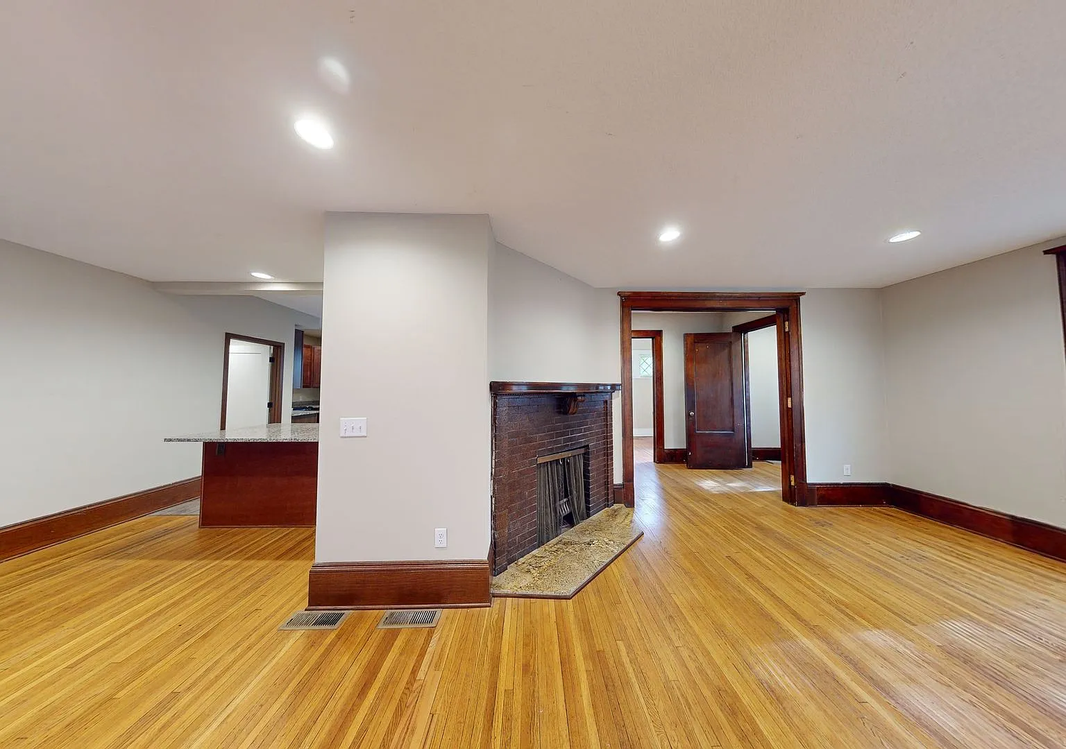 Affordable 6-Bedroom3 bath House Close to U of M Campus — Photo 1
