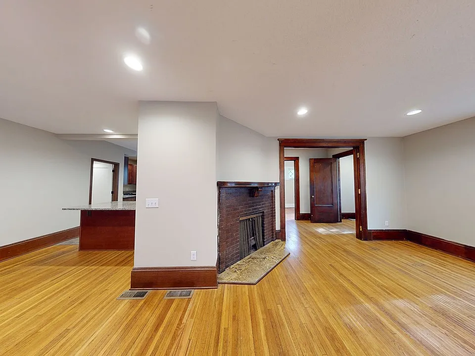 307 5th Ave SE