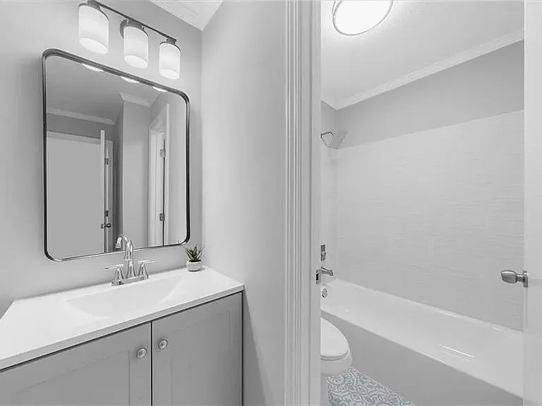 704 Augusta Dr SE — Photo 10