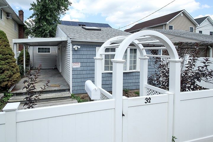 1st image of 32 Edwin Ct