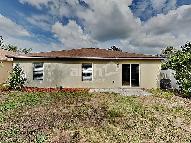 1733 Strathmore Cir — Photo 17