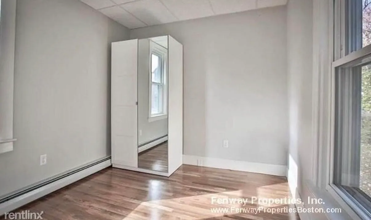 2 bed, 700 sqft, $2,350 — Photo 3