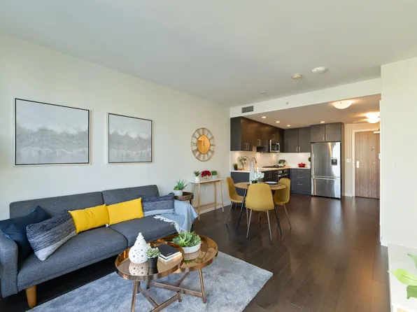 1708 Ontario St, Vancouver, BC V5T 4P5