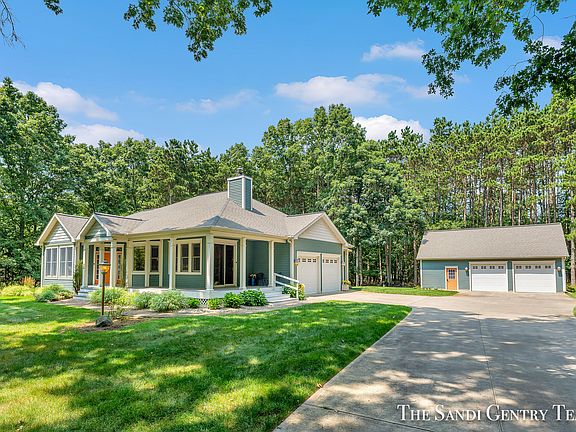 2nd image of 15125 Evergreen Trl