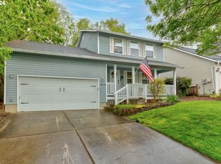 1015 E Hilltop Dr, Newberg, OR 97132