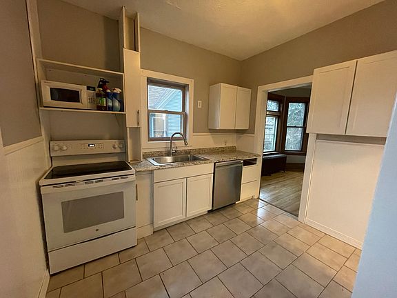 4th image of 1032 Desoto St