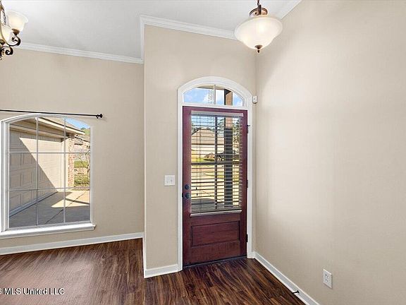 5th image of 526 Brighton Trl