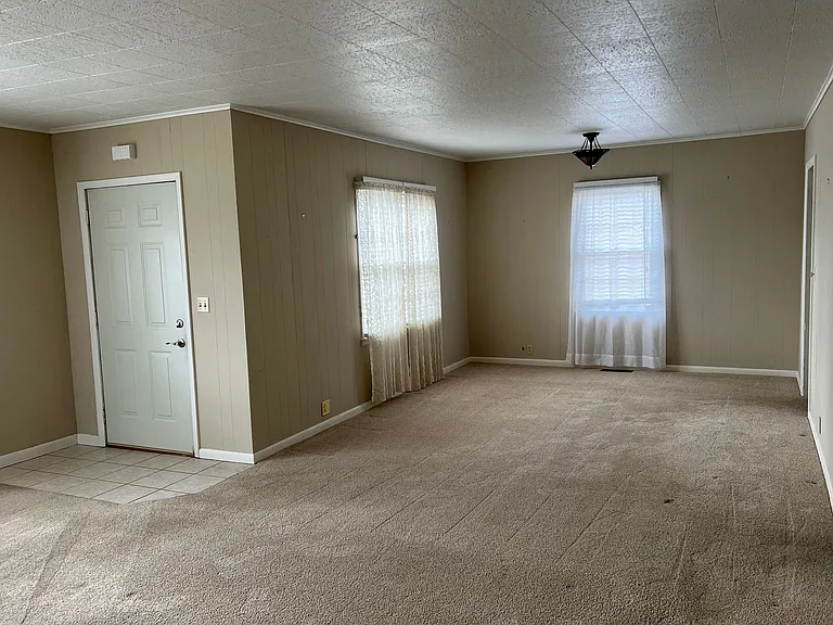 416 W Shawnee St — Photo 3