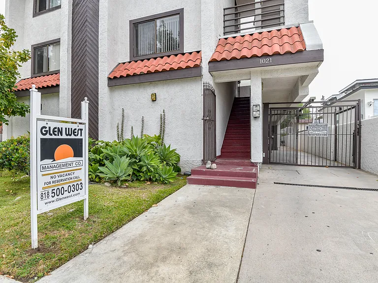 1021 Linden Ave #6 — Photo 2