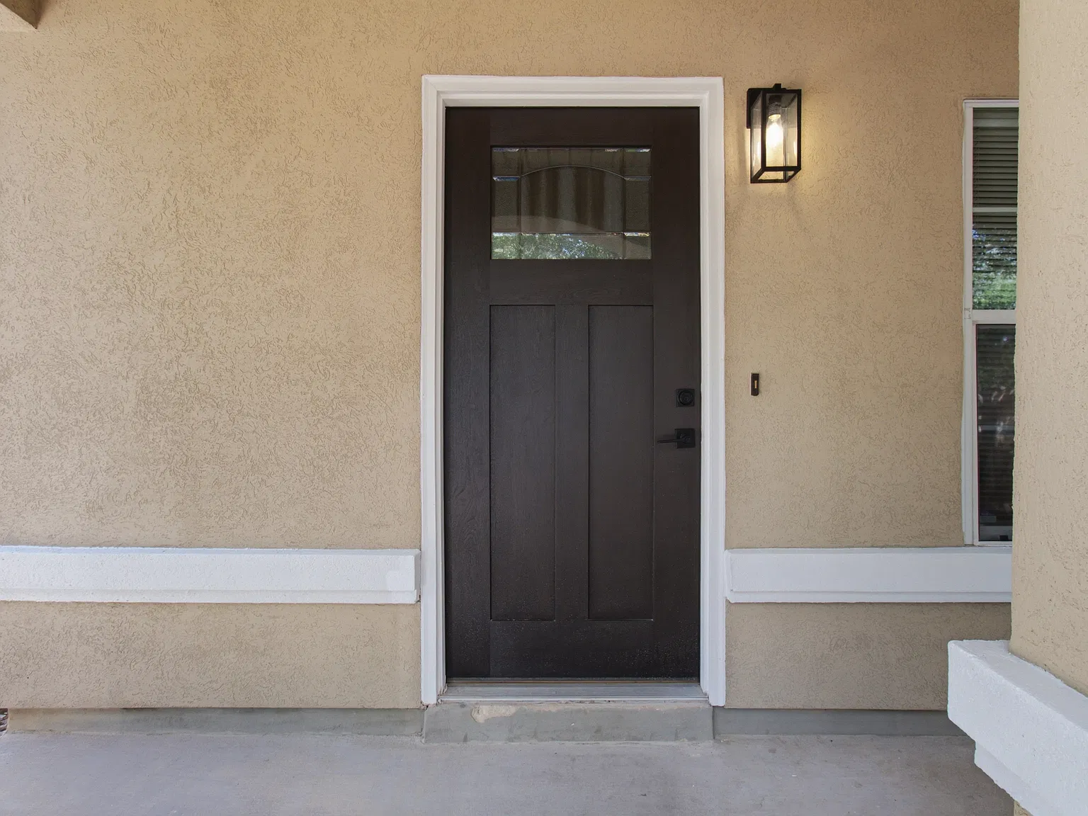 3 bed, 2.5 bath, 1384 sqft, $2,050 — Photo 3