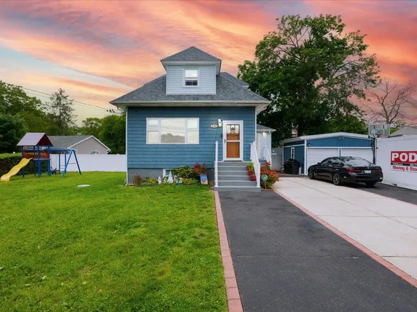 545 Mount Avenue, West Babylon, NY 11704