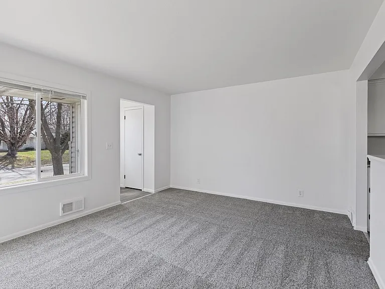 3957 - 3959 Oregon Avenue North — Photo 13