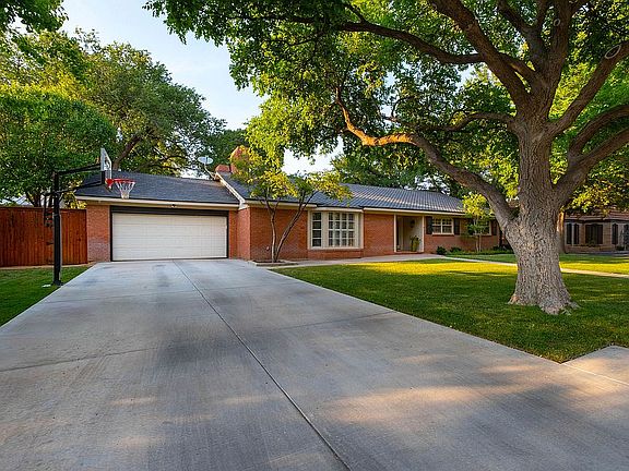 2nd image of 2610 Curtis Dr