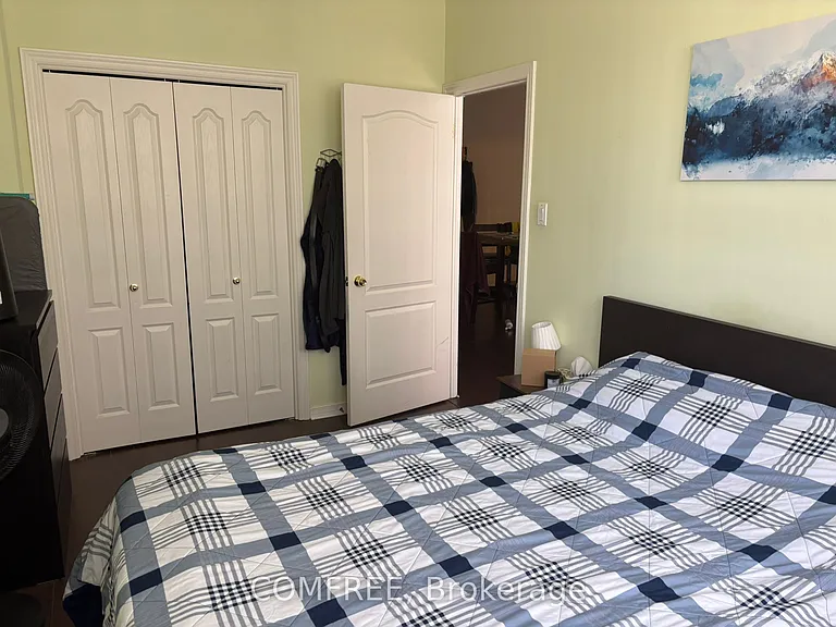 393 King St W #807 — Photo 9