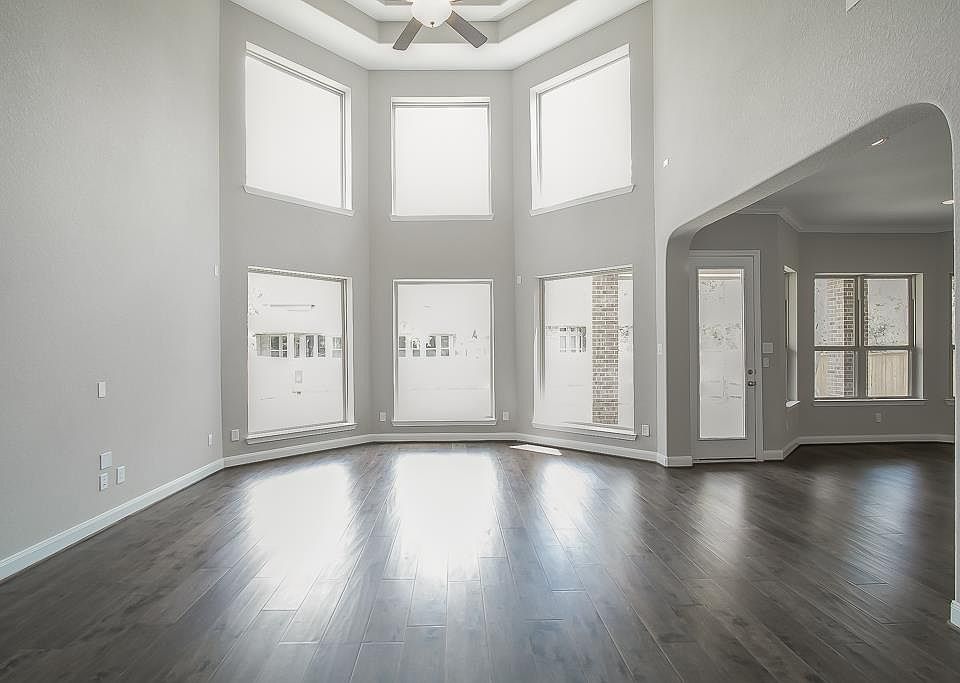 1st image of 163 Ballantyne Dr