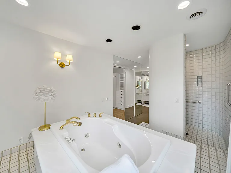 1041 Las Amigas Rd — Photo 22