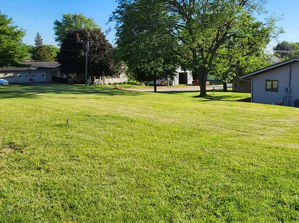 409 Union St, La Motte, IA 52054