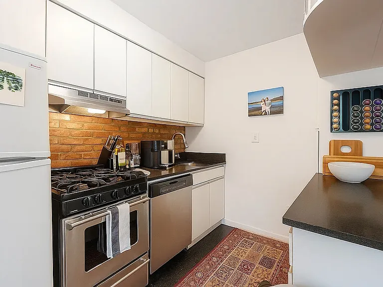 47 W 12th St #1 — Photo 6