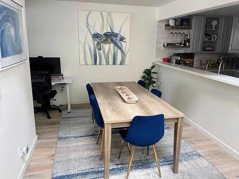 2051 Cliff Dr #18 — Photo 11