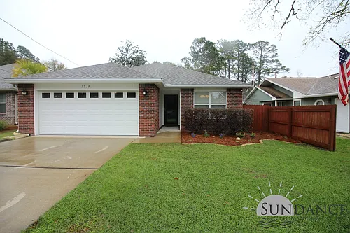 1719 Pine Ave Photo 1