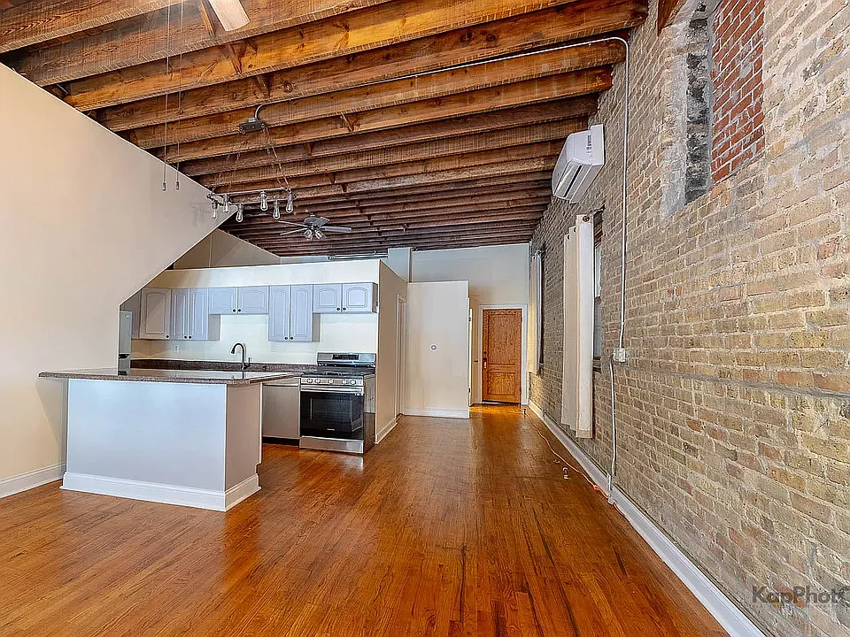 1 bed, 1.5 bath, 900 sqft, $1,950 — Photo 1