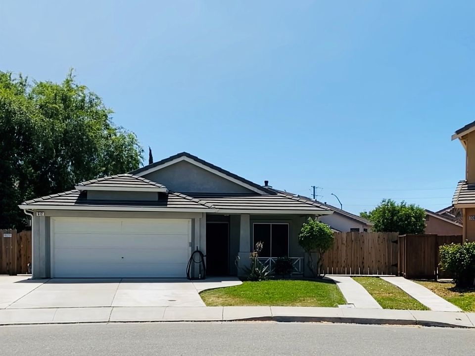 1st image of 512 Carol Louise Ln