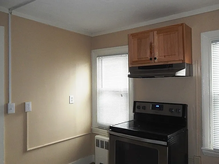 110 Essex St — Photo 3