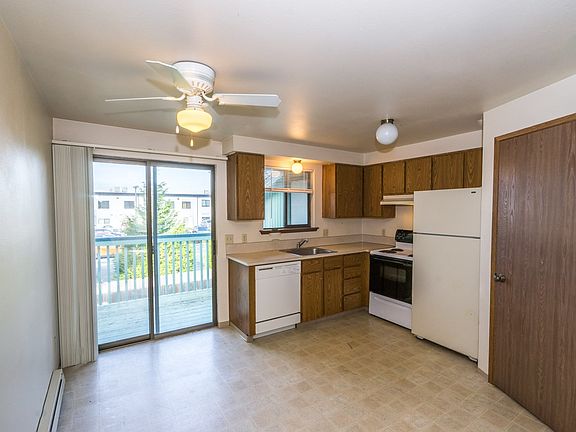 2nd image of 410 NE Izett St APT 201