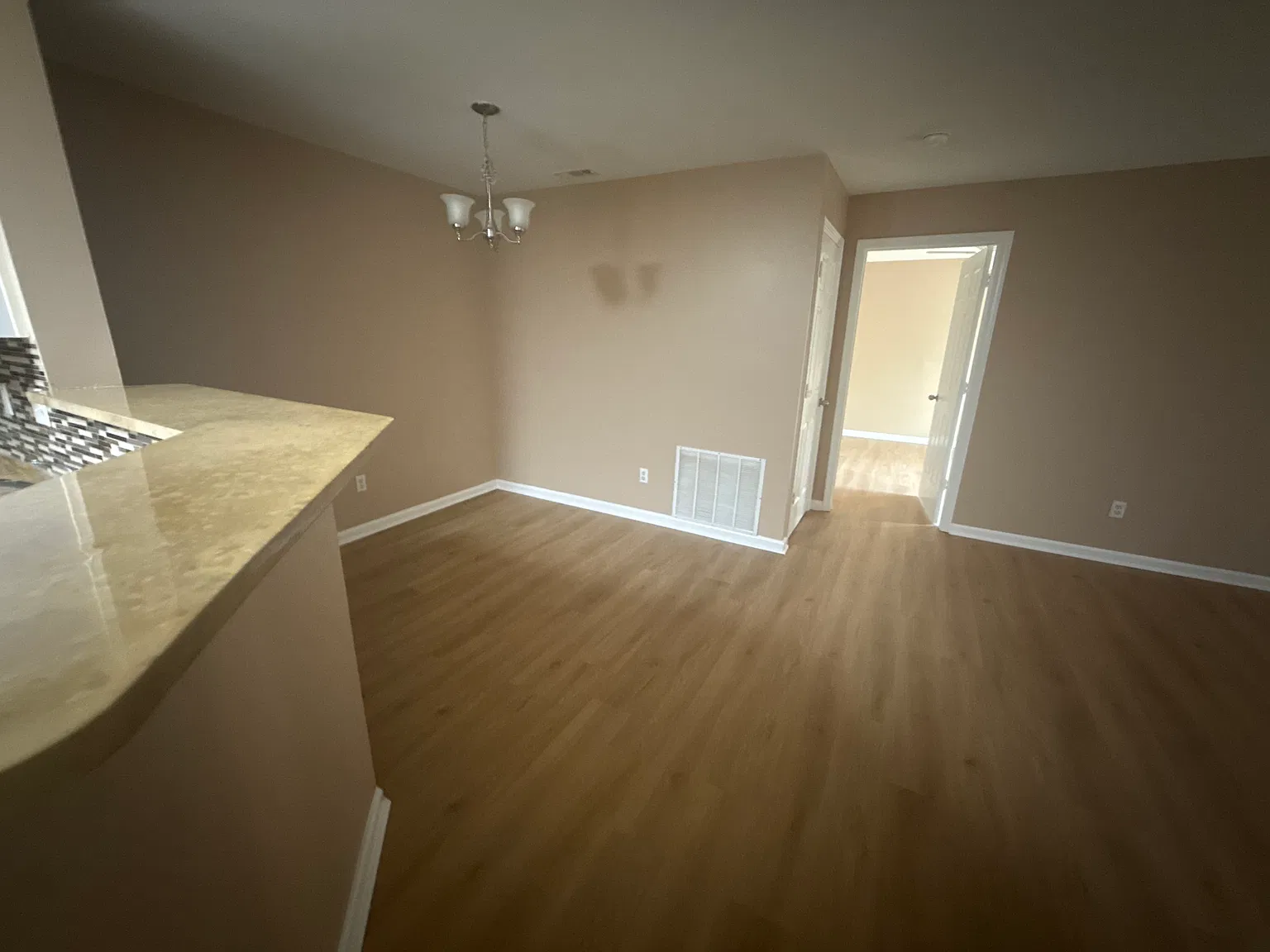2 bed, 968 sqft, $1,800 — Photo 2