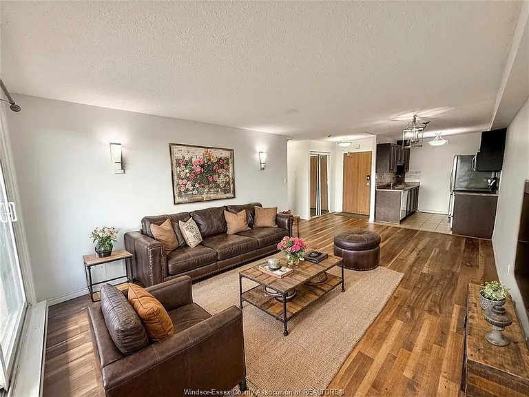 3936 Wyandotte St E #801 — Photo 8