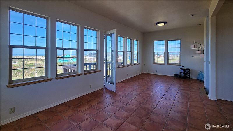 5th image of 1140 Ocean Shores Boulevard SW